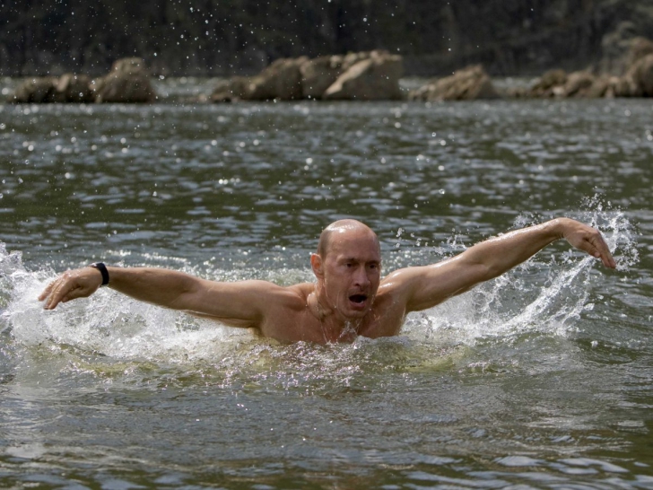 GALERIE FOTO. Cele mai extravagante fotografii cu Vladimir Putin