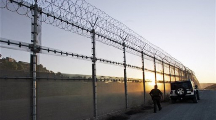 Slovenia construiește un gard metalic la granița cu Croația, pentru a opri trecerea imigranților