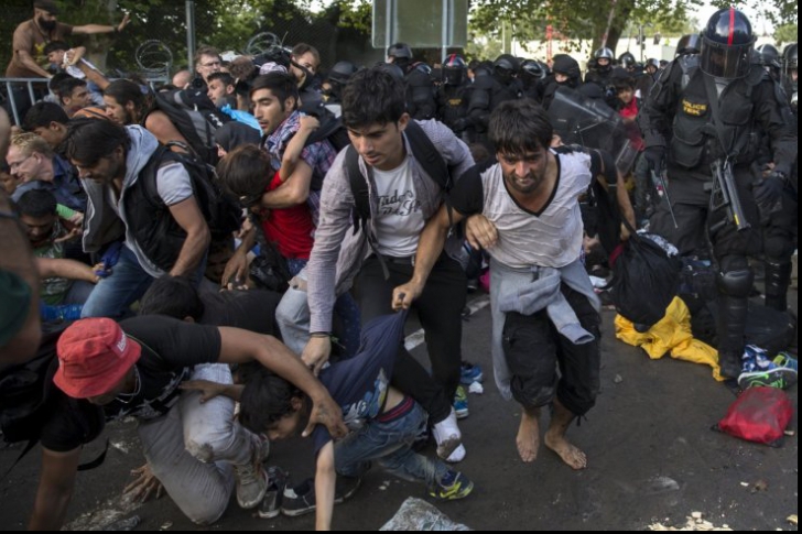 Criza imigranților. Violențe provocate de refugiați la granița cu Croația