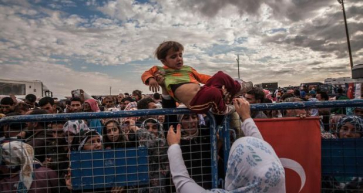 CRIZA IMIGRANȚILOR în imagini: Fotografii emoționante cu iadul prin care trec refugiații