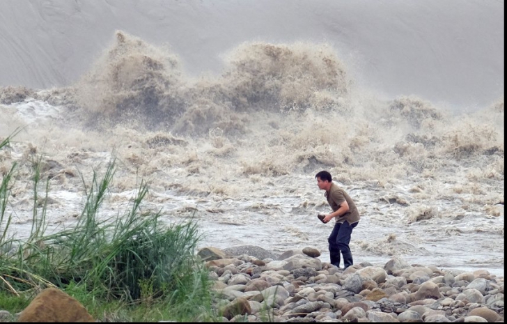 Haos provocat de taifunul Dujuan, în Taiwan: 2 morți și peste 300 de răniți