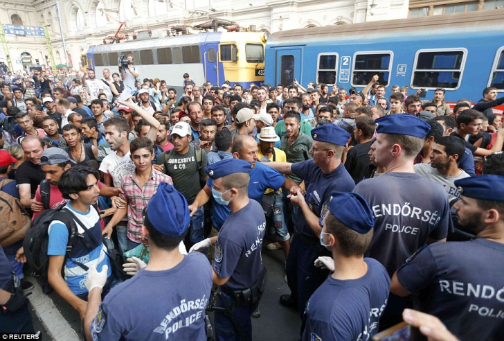 Criza imigranţilor. Ungaria adoptă măsuri care înăspresc legile pentru migraţie 