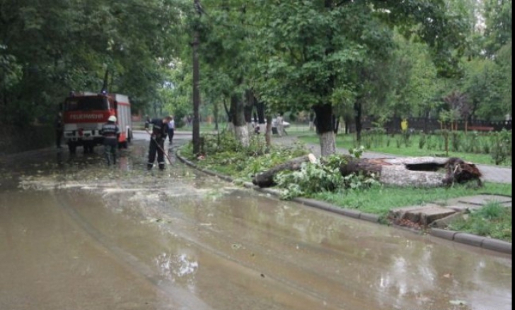 Oraș din vestul țării, sub ape după furtună