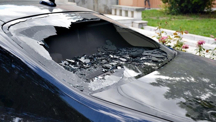 Scandal în trafic la Timişoara: maşină distrusă din cauza unei datorii 