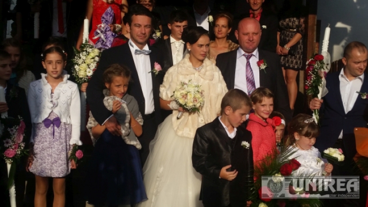 Medicul Radu Zamfir şi soţia sa au fost naşi la nunta fiicei unuia dintre moţii salvatori