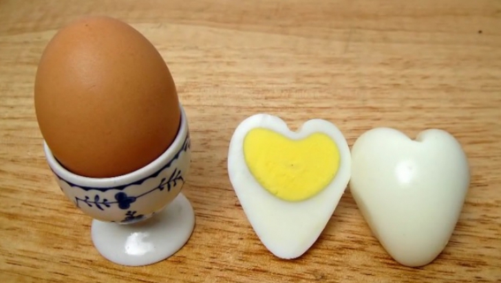 Ouă în formă de inimă