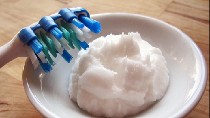 Cum să îți prepari pasta de dinți acasă. Fără substanțe chimice, naturală