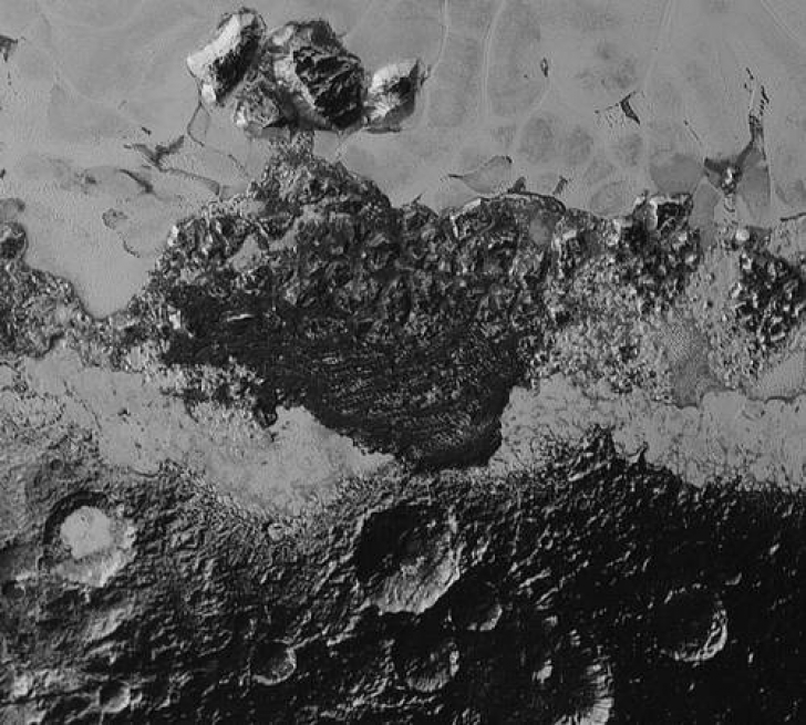 Noi imagini cu planeta Pluto. Este pur şi simplu spectaculoasă