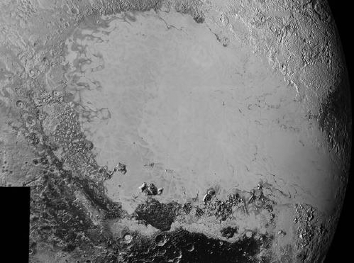Noi imagini cu planeta Pluto. Este pur şi simplu spectaculoasă
