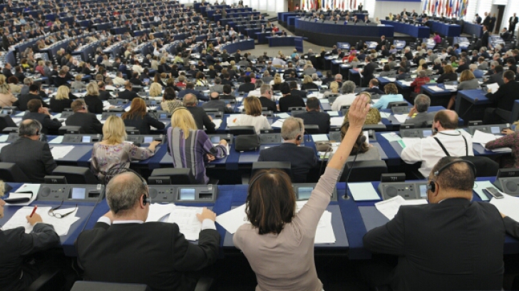 Ce cred europarlamentarii români despre cotele obligatorii de migranți