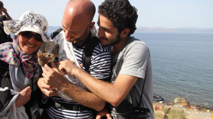 Gestul care a stârnit valuri de emoţie. Ce a luat cu el în Europa un refugiat din Siria