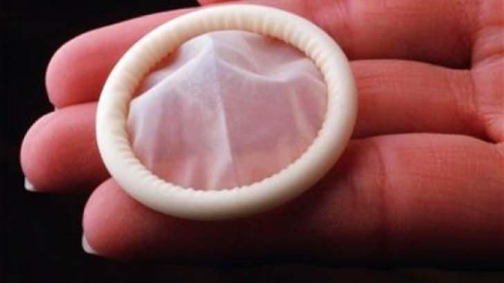 Ce se întâmplă în organismul femeilor când partenerul foloseşte prezervativul