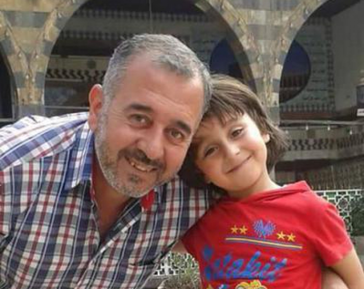 Cine este sirianul agresat de o jurnalistă maghiară? Povestea lui e impresionantă