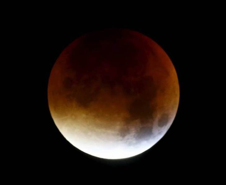 Luna sângerie, fenomenul care a avut loc azi-noapte. Fotogalerie spectaculoasă 