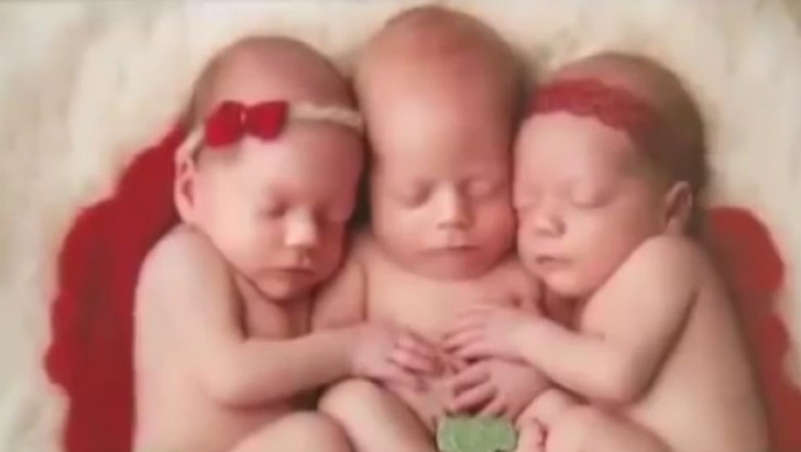 Au adoptat tripleți, iar apoi au primit o veste neașteptată. "Dumnezeu are simţul umorului"