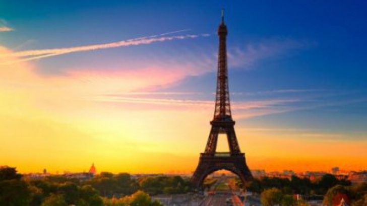 Panică la Paris. Turnul Eiffel, evacuat de teama unei ameninţări teroriste