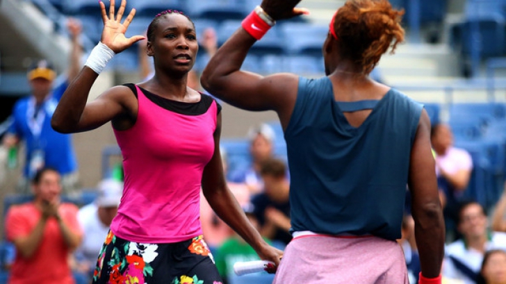 US Open. Serena Williams s-a calificat în semifinale, după ce a învins-o pe sora sa, Venus