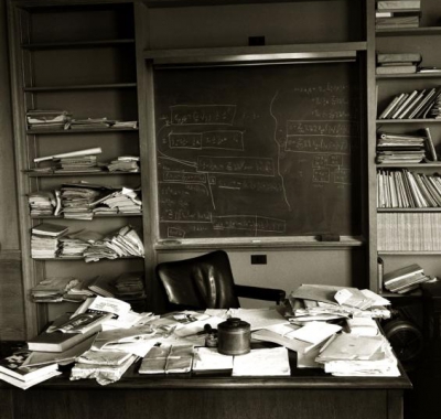 Cum arăta biroul lui Einstein, cu doar câteva ore înainte ca el să moară. Fotografii inedite