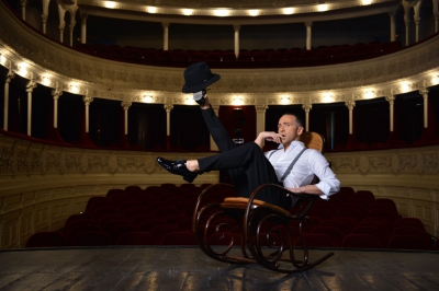 Premieră! Răzvan Mazilu aduce primul show de cabaret noir în București