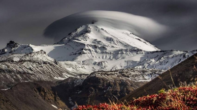 GALERIE FOTO Imagini bizare cu „norii OZN” care au acoperit munții din Rusia