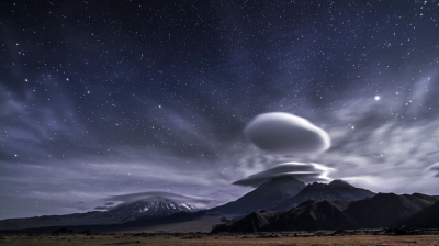 GALERIE FOTO Imagini bizare cu „norii OZN” care au acoperit munții din Rusia