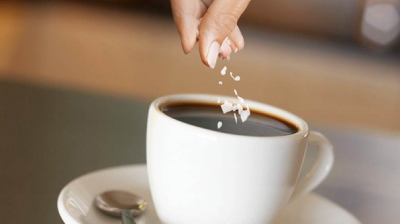 Tot mai multă lume toarnă sare în fiecare ceașcă de cafea. Efectul este surprinzător