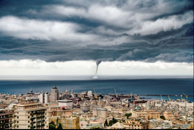 Nori apocaliptici surprinși în Genova. Localnicii sunt șocați: ”Dumnezeu vrea să ne pedepsească”