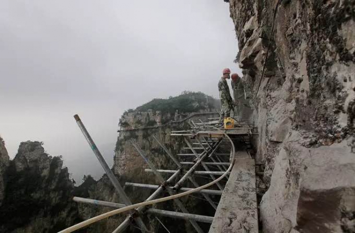Omul-păianjen din China, la datorie