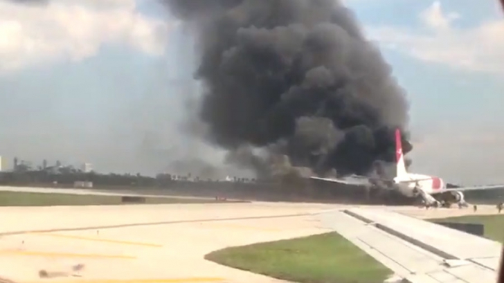 Incendiu la aeroport: un avion a luat foc. Mai multe persoane au fost rănite