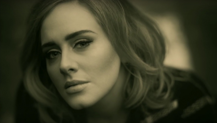 Adele a dat lovitura: noul ei single, "Hello", a bătut un record impresionant pe YouTube 