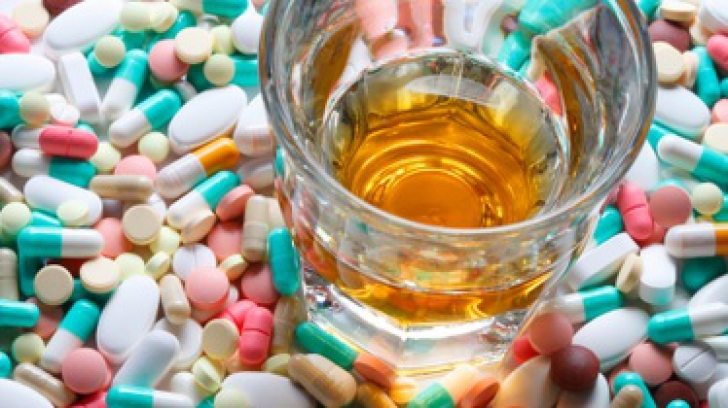 Ce se întâmplă în corpul tău dacă iei antibiotice şi consumi alcool