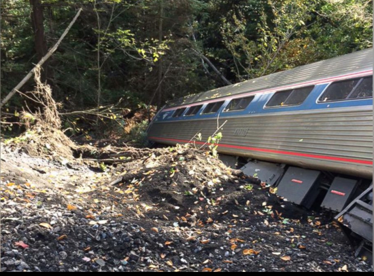 Trenul Amtrak deraiat în SUA