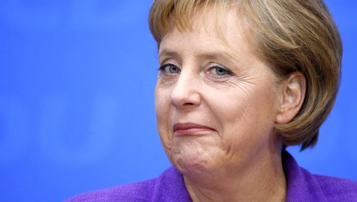 Juncker îi cere lui Merkel să continue primirea refugiaților, în ciuda criticilor primite de aceasta