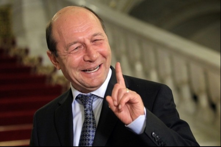 Ce a păţit Traian Băsescu după ce şi-a făcut public numărul de telefon