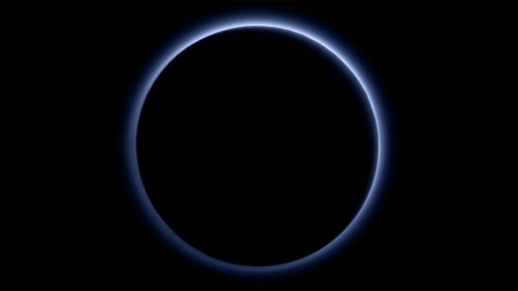 Descoperire şocantă. Iată ce culoare are cerul de pe Pluto. Nimeni nu se aştepta