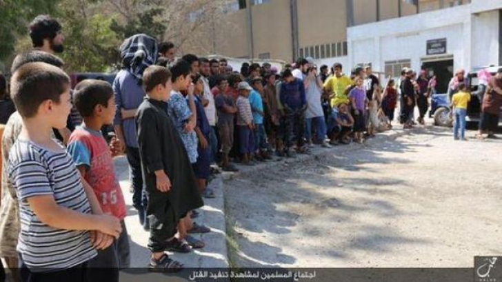 Imagini şocante. Copiii din Siria şi Irak, obligaţi să primească execuţiile Statului Islamic