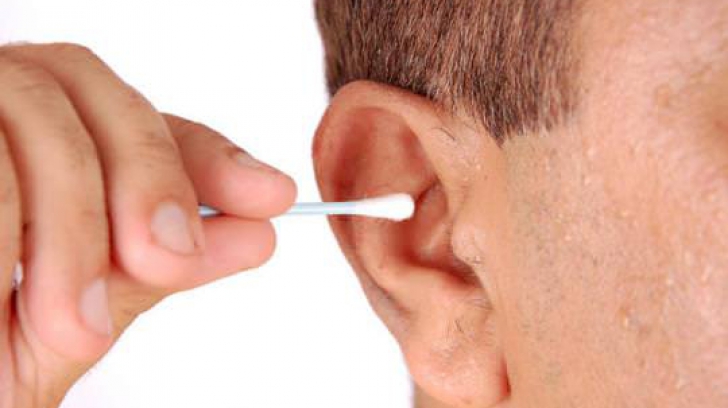 Și-a pus picături de urechi, dar a ajuns imediat la Urgențe. Ce-au descoperit medicii e uluitor