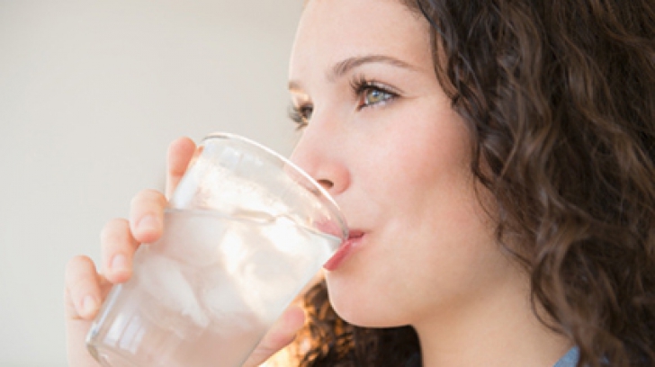 Ştii când e cel mai bine să bei apă? 10 legi de aur ale apei!