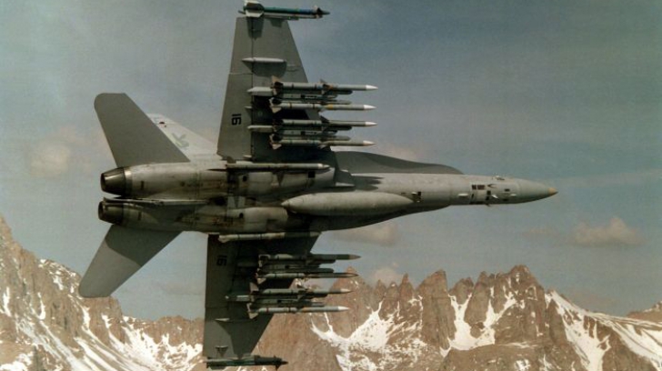 Un avion de luptă F-18 al forțelor americane s-a prăbușit