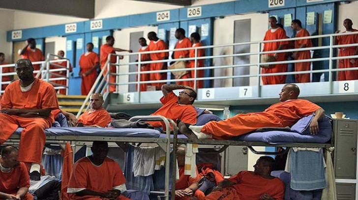 SUA eliberează 6.000 de deținuți din închisorile federale. Care este motivul