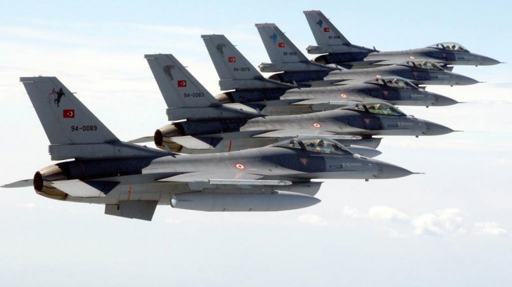 Noi tensiuni militare în Turcia. Avioane turcești, hărțuite la granița turco-siriană 