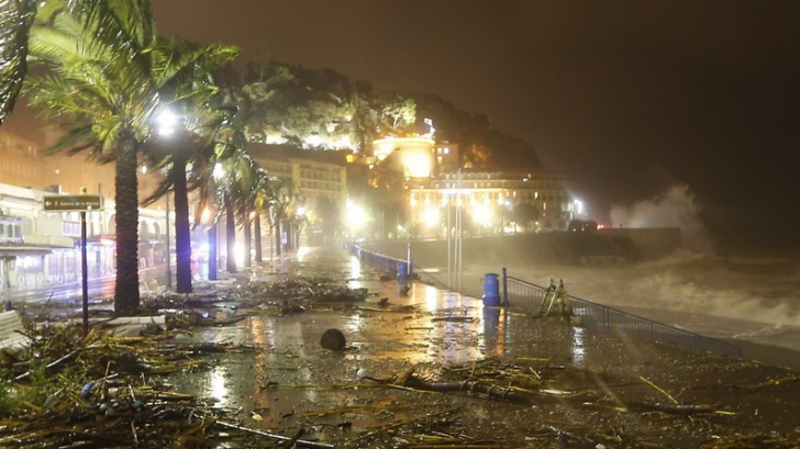 Furtuni violente şi inundaţii pe Coasta de Azur. Cel puţin 13 persoane au murit