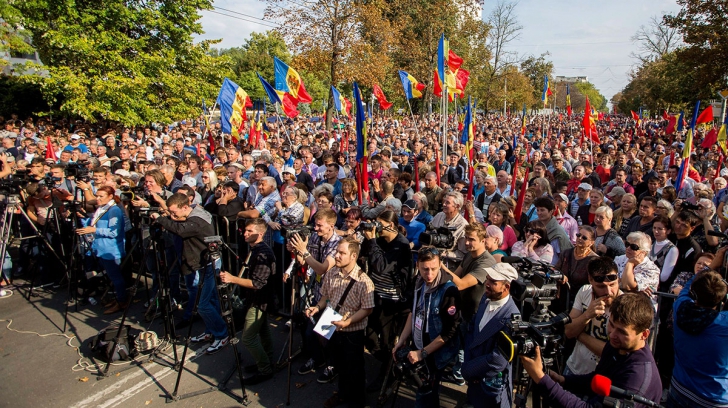 Protest masiv la Chișinău. Zeci de mii de oameni împotriva guvernului