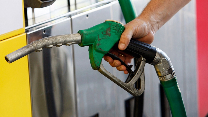 Carburanţii s-au scumpit cu până la 20%. De ce plătim mai mult decât austriecii și cehii