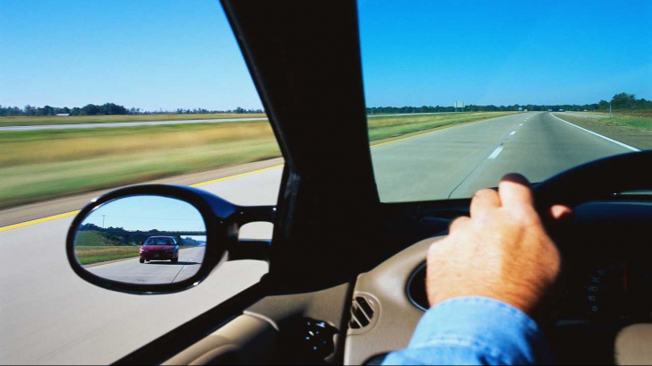 Bărbaţii la volan simt nevoia de adrenalină şi sunt agresivi, potrivit unui studiu 