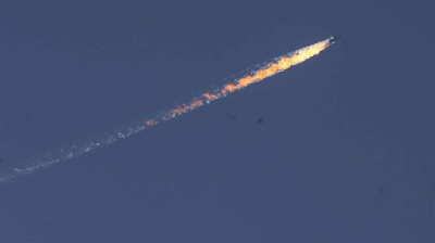 Turcia a doborât un avion rusesc la granița siriană. Putin, furios. NATO: Suntem solidari cu Turcia