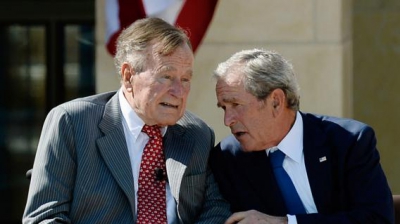 Seniorul George Bush îi ia apărarea fiulului său, George Bush Junior, privind războiul din Irak