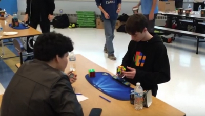 Record mondial uluitor: în câte secunde a rezolvat acest puşti un Cub Rubik