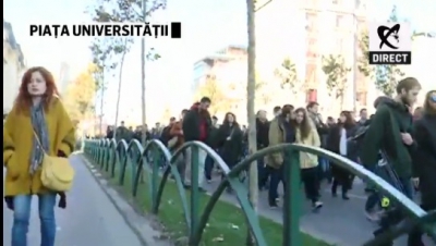 Mii de români au ieșit în stradă într-un marș al tăcerii care s-a sfârșit la clubul Colectiv