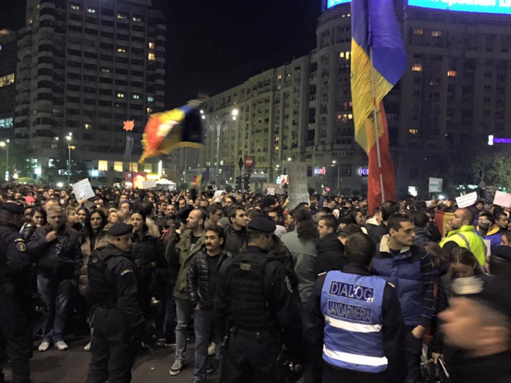 FOTO. Protestul din Capitală, după tragedia din club Colectiv. Trimiteţi IMAGINI 